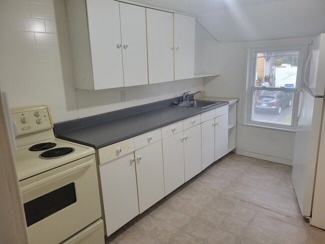 Building Photo - Nestled in the heart of historic Pictou