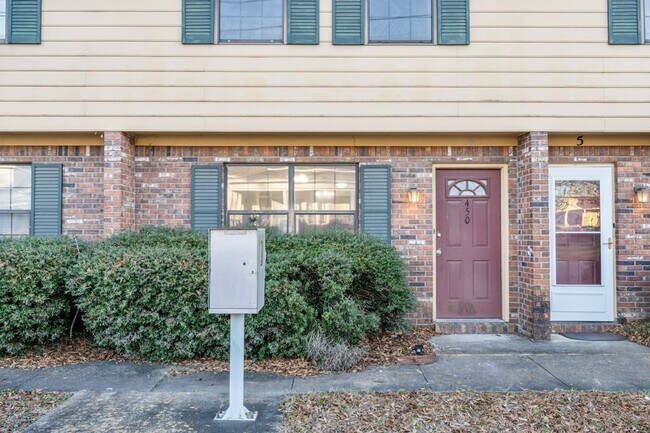 Foto del edificio - 450 W Broad St