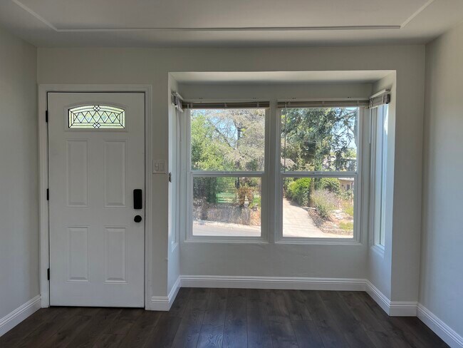 Front door and 180 view from nook - 4604 67th St