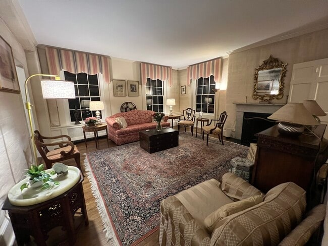 Building Photo - 2 Louisburg Sq Unit #4/5