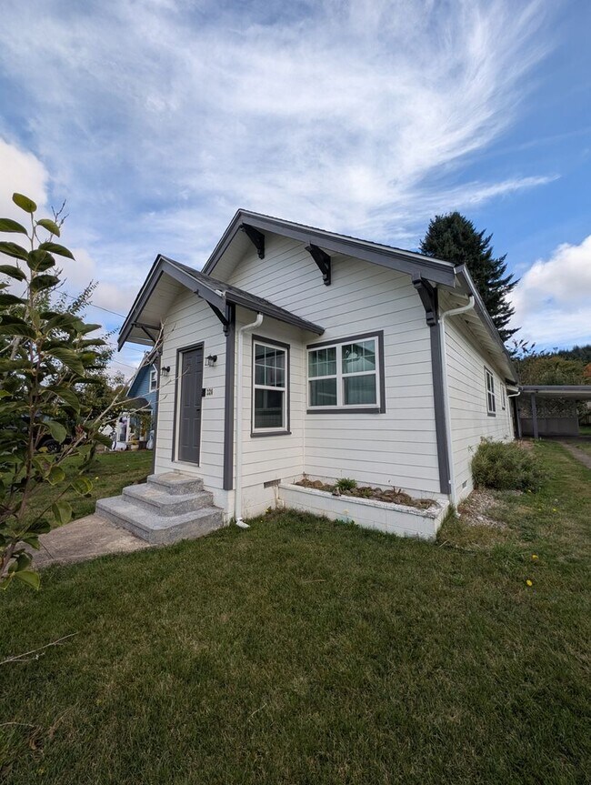 Building Photo - Adorable Four Bedroom w/ Fenced Yard Avail...