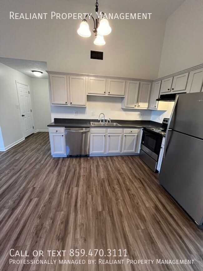 Foto del edificio - 3 Bedroom, 2 Full Baths! Lots of space, La...