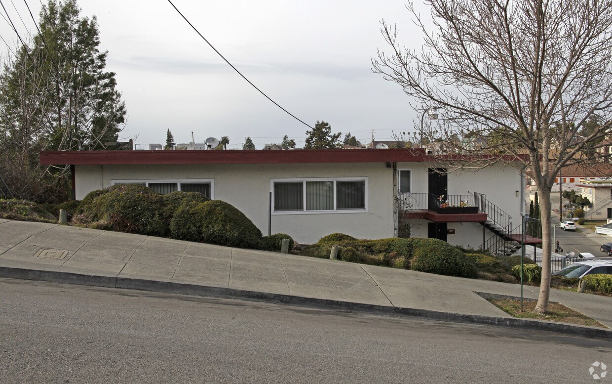 Building Photo - 2325 17th Ave