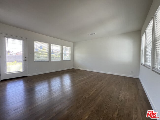 Foto del edificio - 5010 W 119th Pl