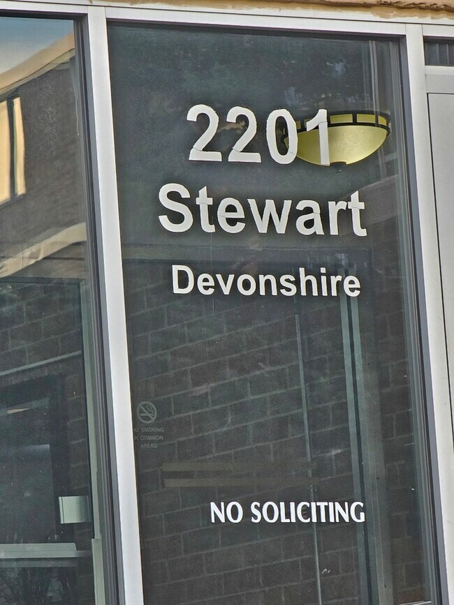 Foto del edificio - 2201 S Stewart Ave