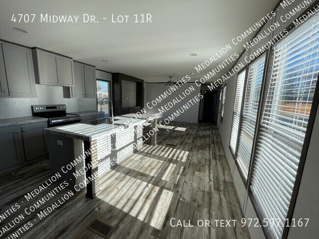 Foto del edificio - 4707 Midway Dr