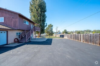Building Photo - 752 Pomeroy Rd