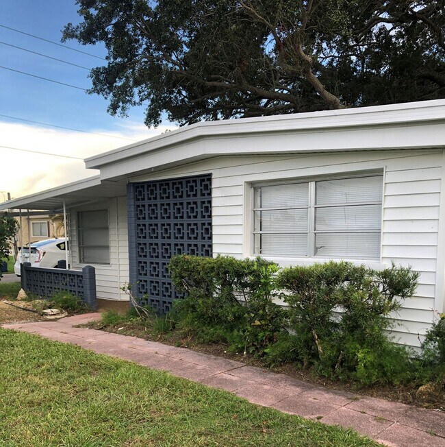 Foto del edificio - 4 bedroom 2 bath home