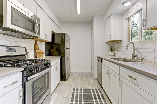 Building Photo - 7809 Wakefield Dr