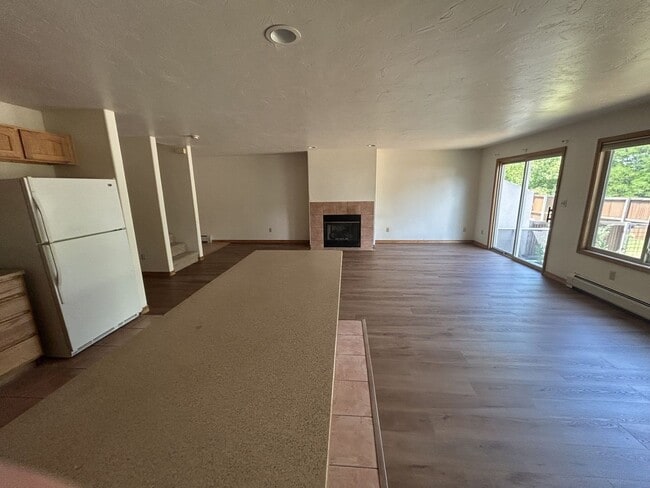 Building Photo - 355 Jenkins Ranch Rd
