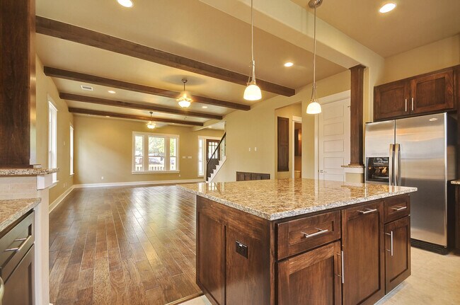 Foto del edificio - UT PRE-LEASE: 2011 Constructed Custom West...