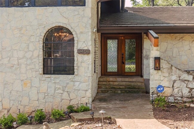 Building Photo - 9409 Cedar Crest Dr
