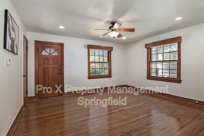 Building Photo - 726 S McCann Ave