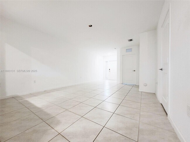 Foto del edificio - 541 NE 4th Ln