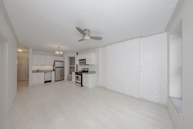 Building Photo - 552 Broome Street