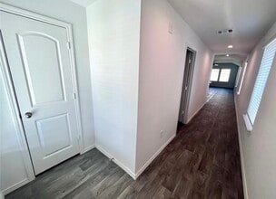 Building Photo - 14220 Fern Meadows Dr