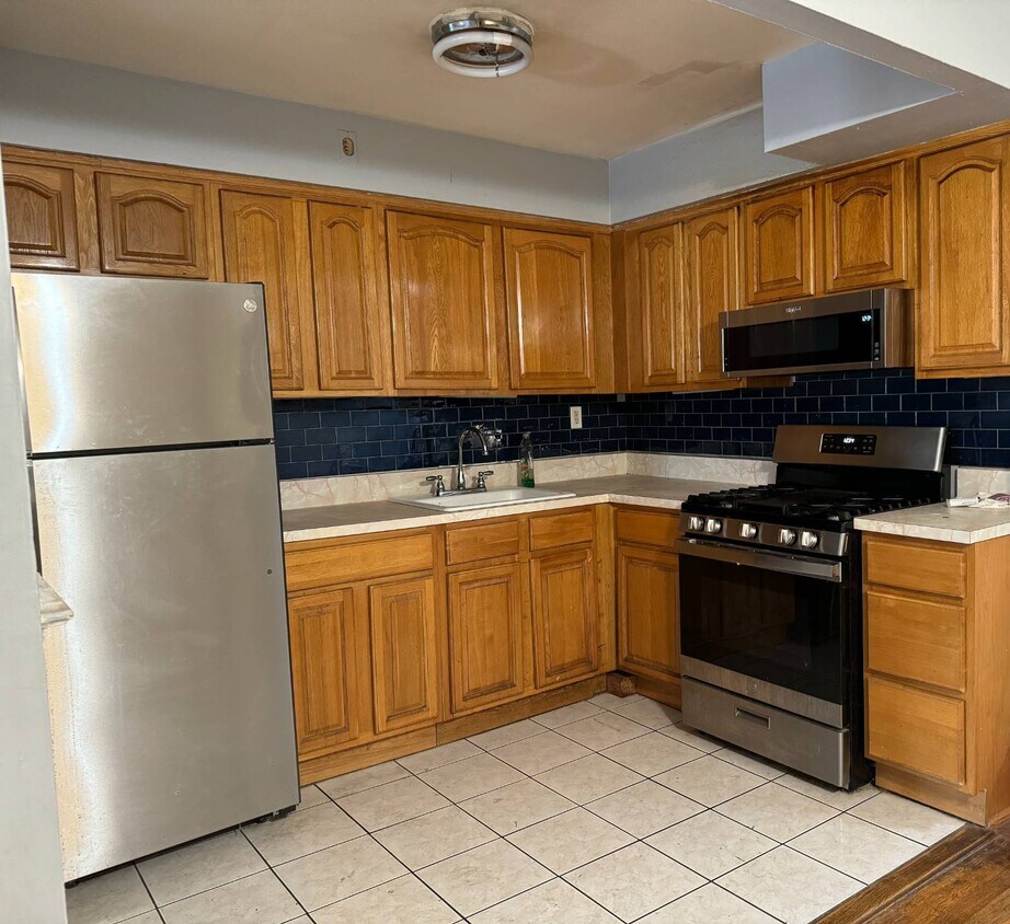 Primary Photo - 726 Soundview Ave