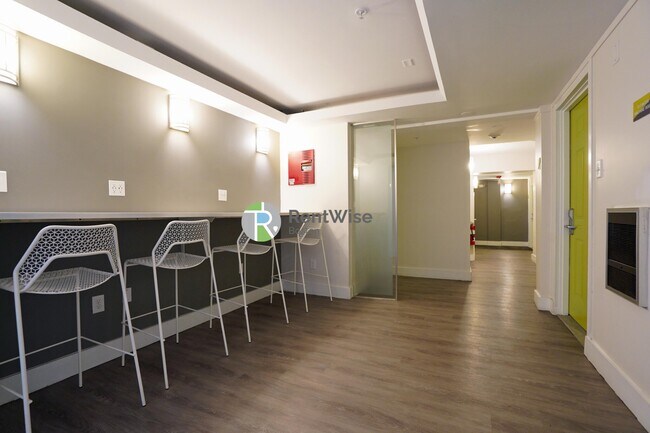 Foto del edificio - 10 Brainerd Rd