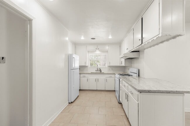 Foto del edificio - 2015 Wycliffe Dr