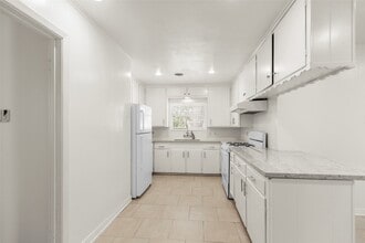 Building Photo - 2015 Wycliffe Dr