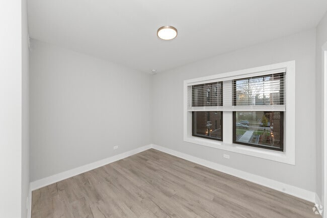 Building Photo - 1133 Oak Ave