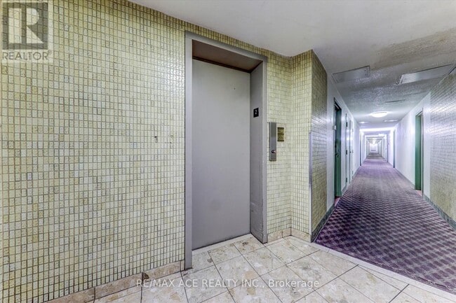 Building Photo - 100-2100 Mornelle Ct