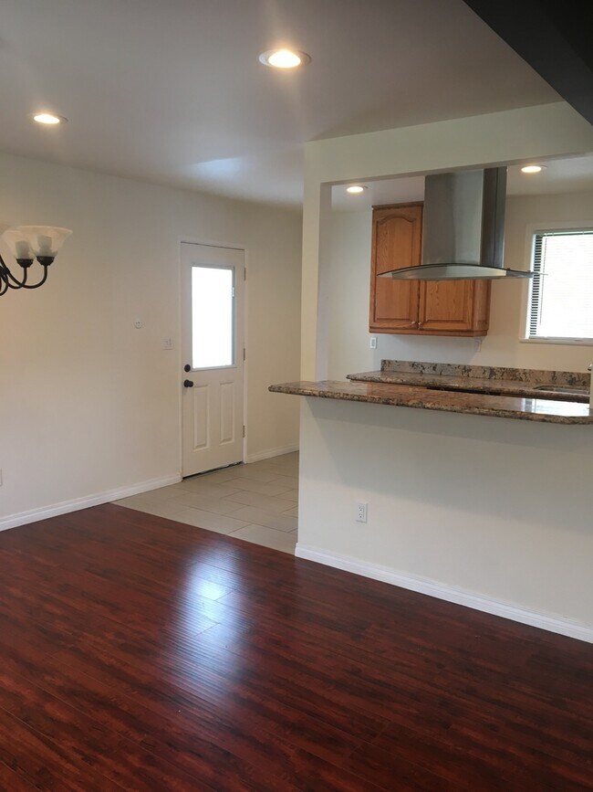 Foto del edificio - Single story 3 bed, 2 bath home with RV Ac...