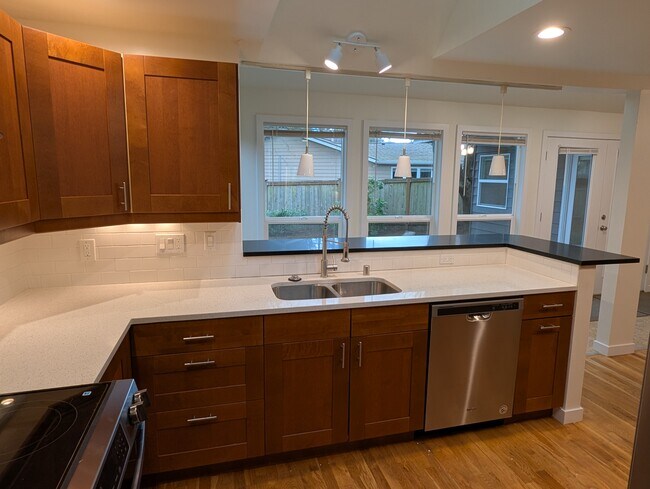 Cuarzo - 14105 104th Pl NE