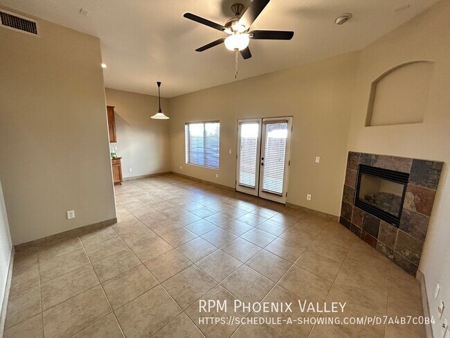 Building Photo - Updated 3/2 Gated Townhome in Downtown Phx...