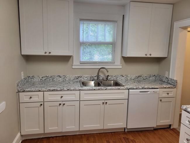 Building Photo - 158 Shurley St