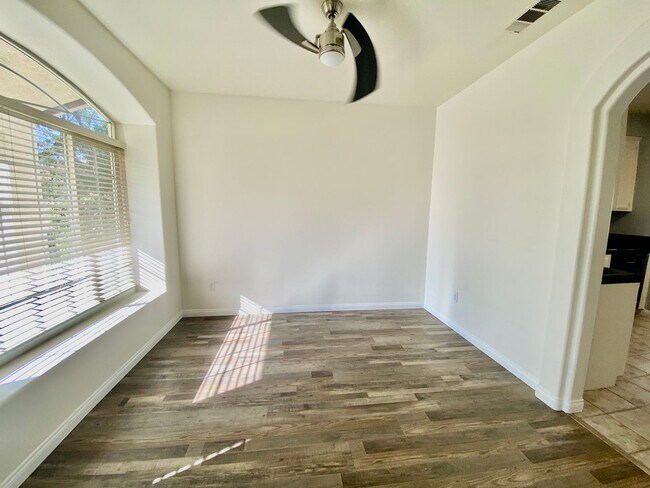 Building Photo - Exquisite SW 3-Bed, 2-Bath Charmer with Po...