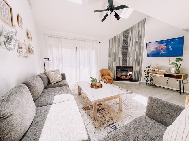 Foto del edificio - 1073 Chinquapin Ln