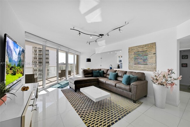 Building Photo - 16445 Collins Ave