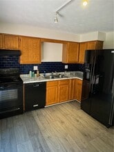 Building Photo - 77 Penn Ln