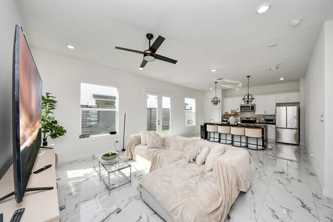 Foto del edificio - 6549 Sealey St