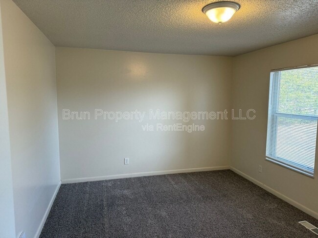 Building Photo - 1105 W Parkway Ave