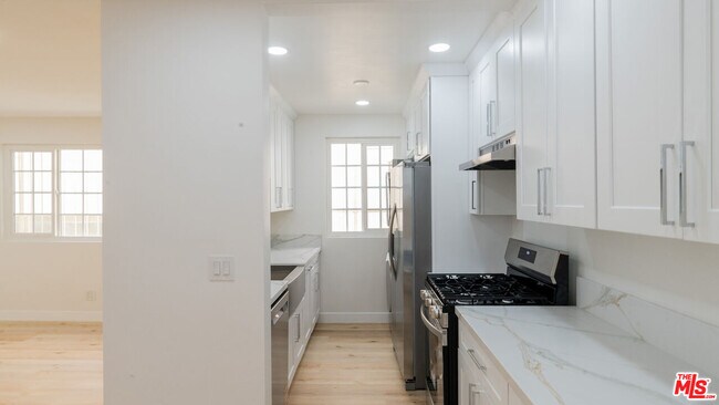 Foto del edificio - 835 S Sherbourne Dr