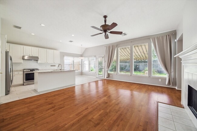 Foto del edificio - 9527 Shadow Gate Ln