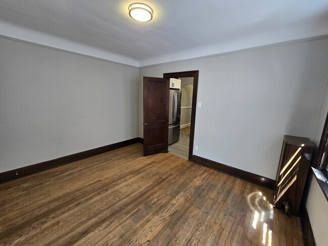 Building Photo - 848 Beaconsfield Ave