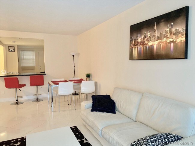 Foto del edificio - 1710 NE 191st St