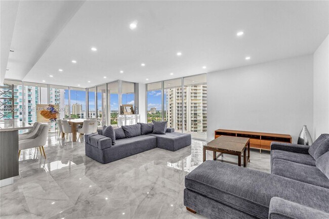 Foto del edificio - 19355 Turnberry Way