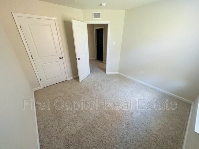 Building Photo - 315 Locust Run Dr