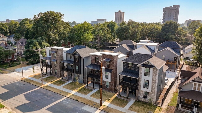 Building Photo - 327 S Florence Ave