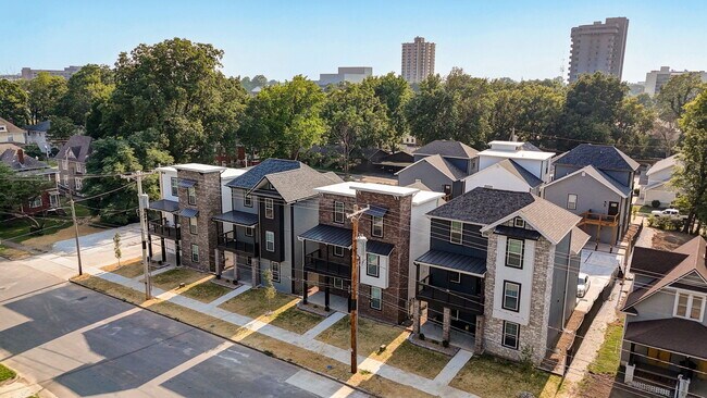 Foto del edificio - 327 S Florence Ave