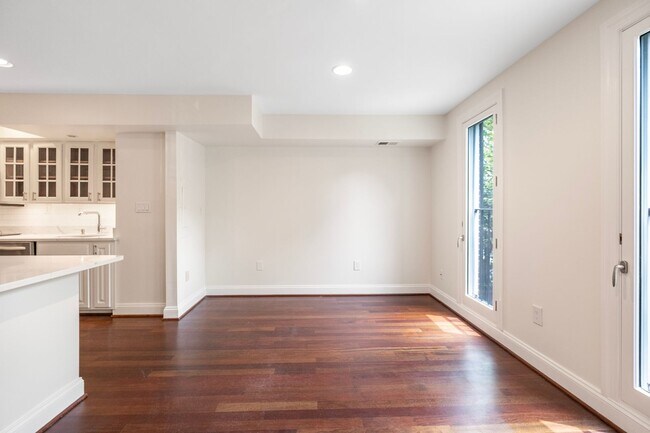Foto del edificio - Lovely 3 BR/2.5 BA Townhome in Logan Circle!