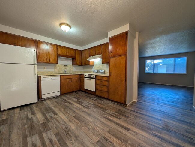 Foto del edificio - Great 2 bed/1 bath with one car garage! In...