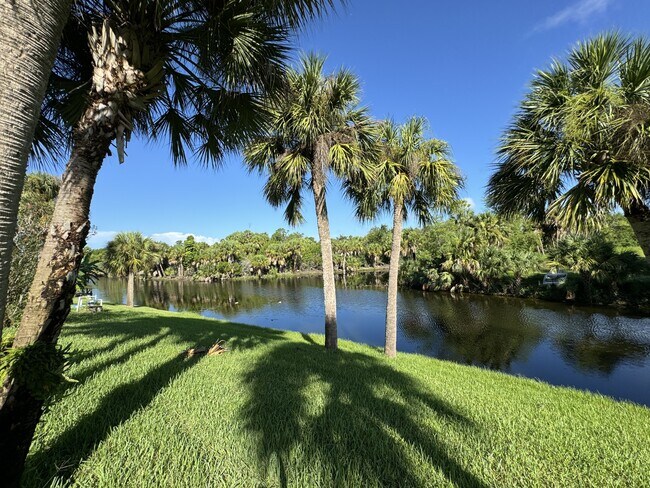 Foto del edificio - 21164 Burkhart Dr