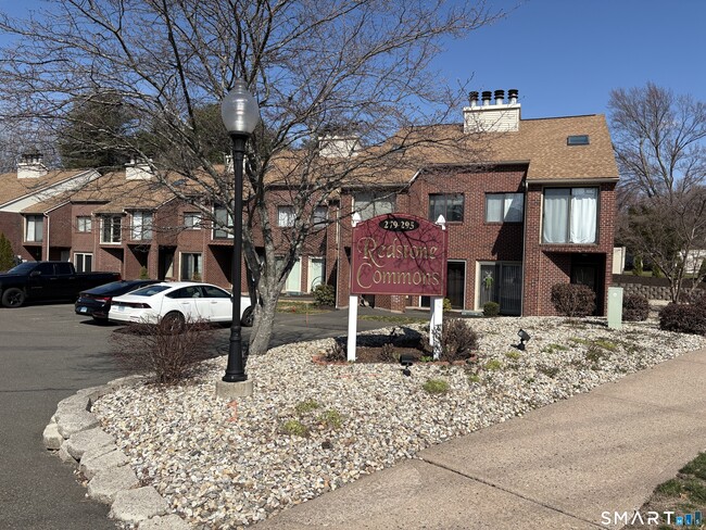 Foto del edificio - 295 Redstone Hl Rd