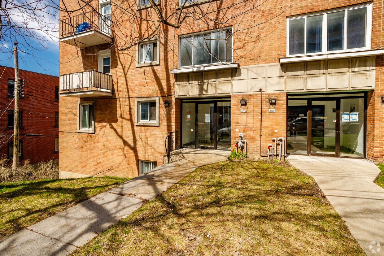 Building Photo - Vadlavan Appartements