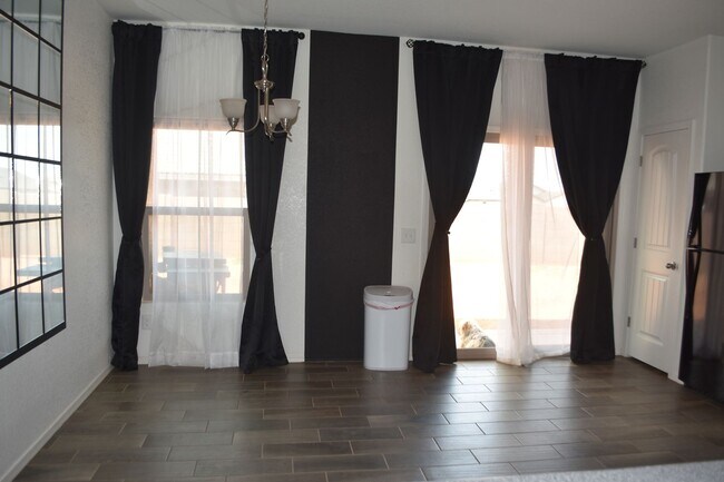 Building Photo - Newer 2021 Beautiful home in gated communi...